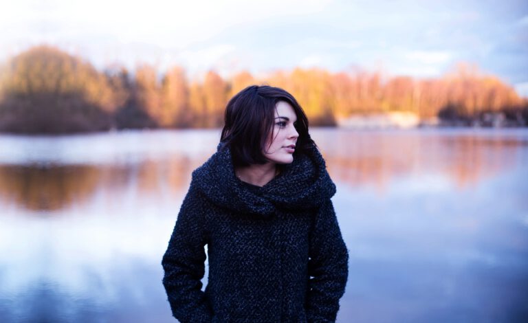 Čím můžete teď na podzim oživit svůj outfit?
