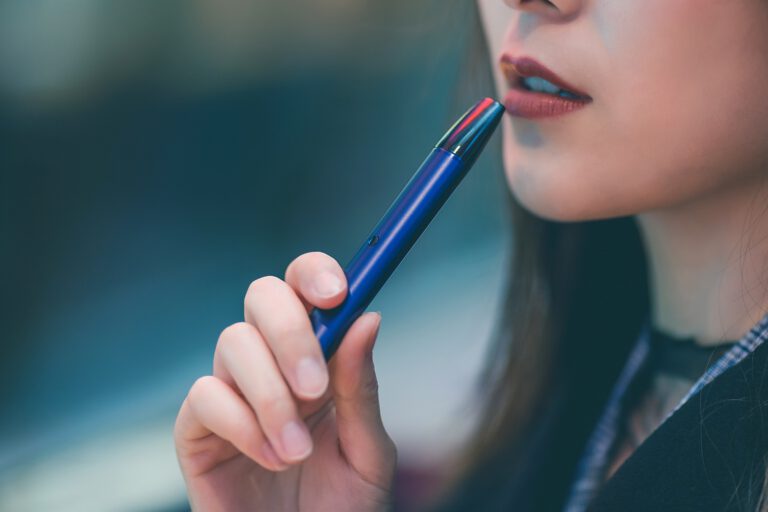 Víte, jaké výhody vám mohou přinést elektronické cigarety? Budete se divit!