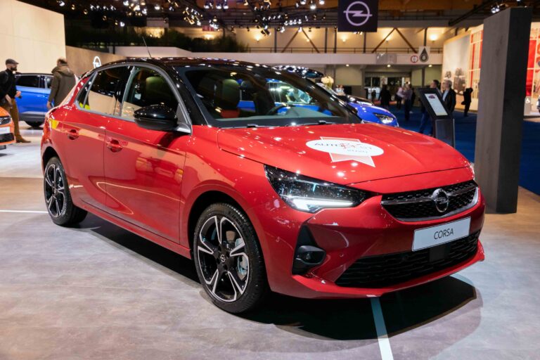 Hledáte originální a mrštný malý vůz do města? Pak vás určitě zaujme Opel Corsa!