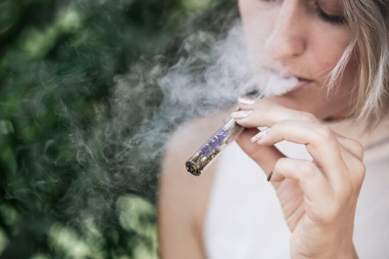 Jaké jsou zásadní rozdíly mezi elektronickou a standardní cigaretou?