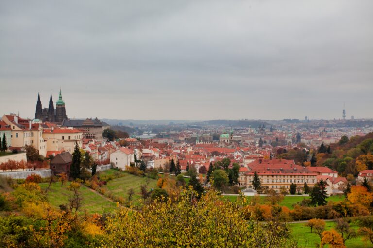 Praha je plná nemovitostí, které zaslouží opravu