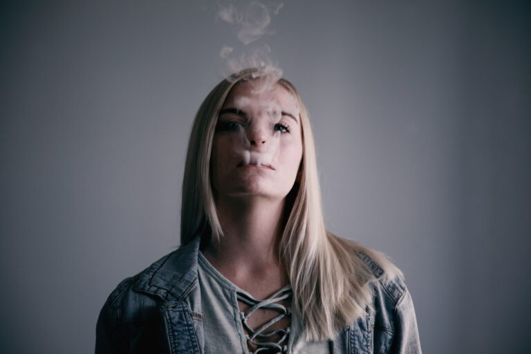 Zdravě, elegantně a mnohem levněji. To je kouření elektronických cigaret