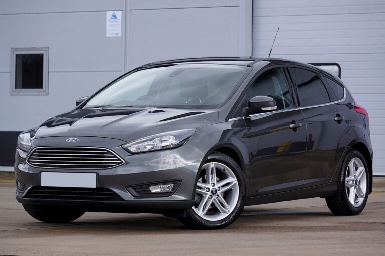 Se skladovými vozy ford můžete ihned cestovat