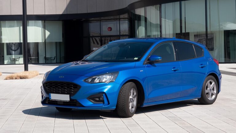 Nové auto hned a levněji: co jsou skladové vozy Ford a proč o nich uvažovat